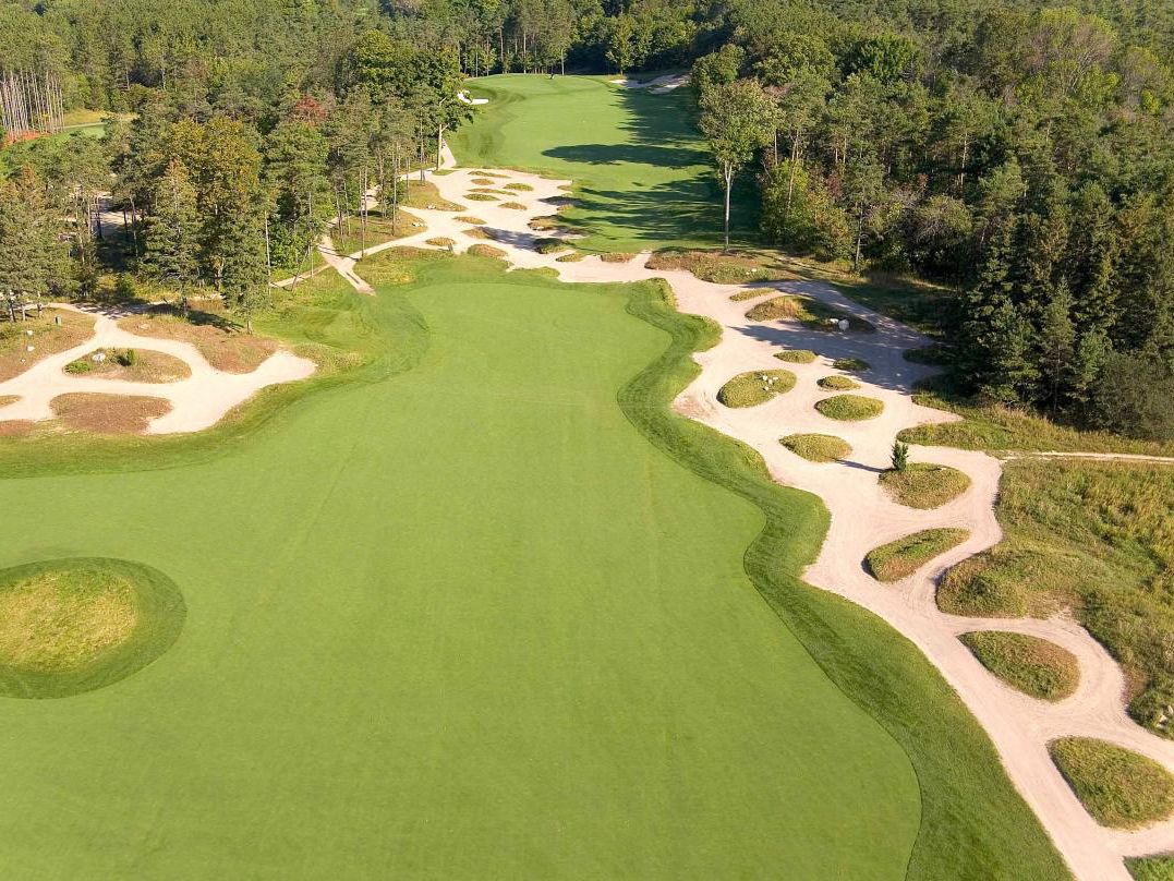 The Beauty Of Golf Courses In Ireland: Book For A Visit